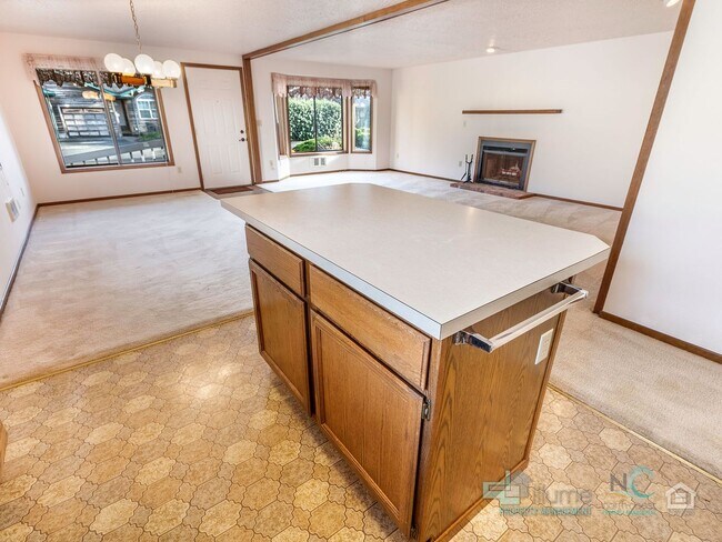 Building Photo - Charming 3-bedroom, 2-bath home in Seaside