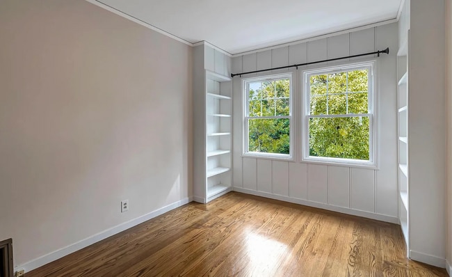 Building Photo - Beautiful Home in Upper Oakmore!