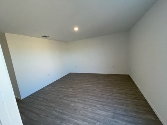 Building Photo - Ready for Move In- Modern & Roomy- 4 Bedro...