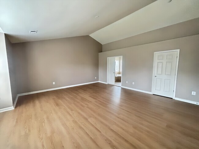 Building Photo - 15024 Burgandine Ave