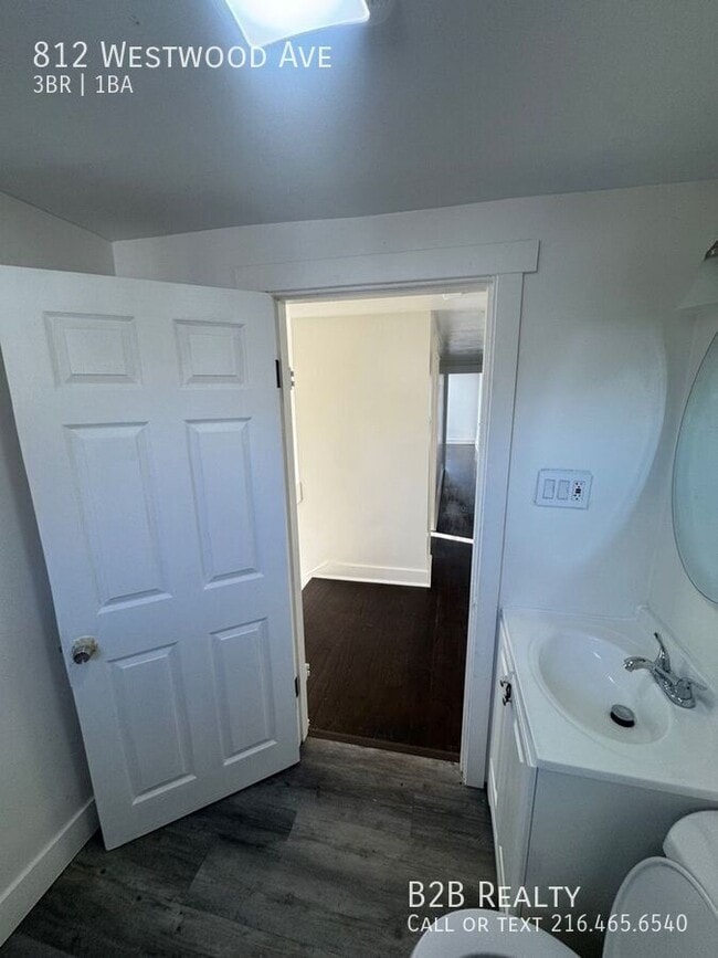 Building Photo - 812 Westwood Ave