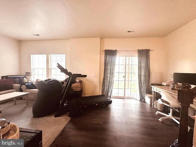 Building Photo - 1746 Beacon Ln