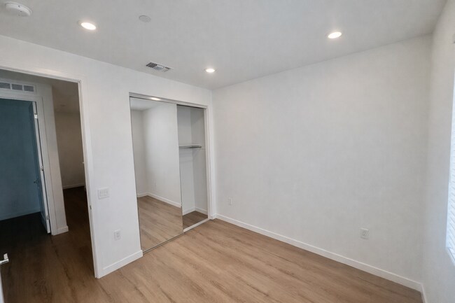 Building Photo - Gorgeous Newly Constructed Townhome