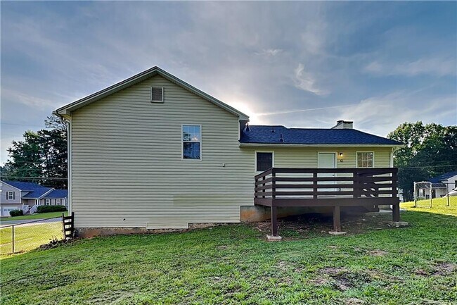 Building Photo - 107 Ivy Trace Ln