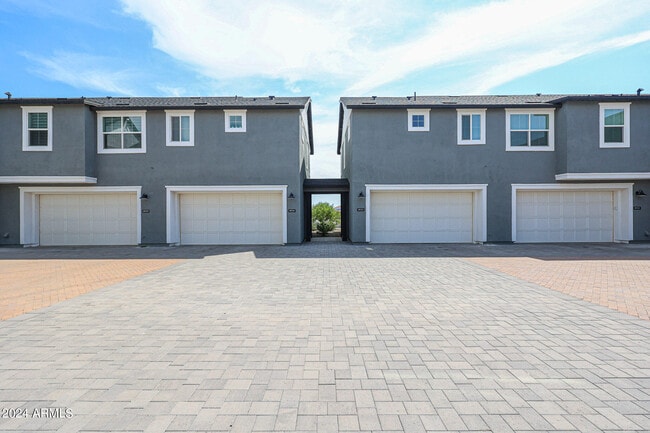 Building Photo - 11300 N Casa Dega Dr