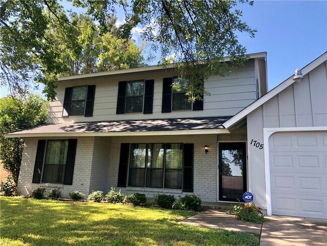 Building Photo - 1705 Pebble Brook Dr