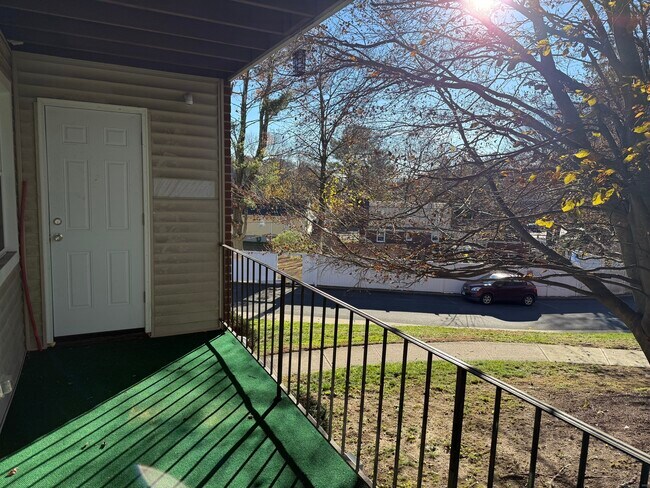 Building Photo - 50 Greenhouse Rd