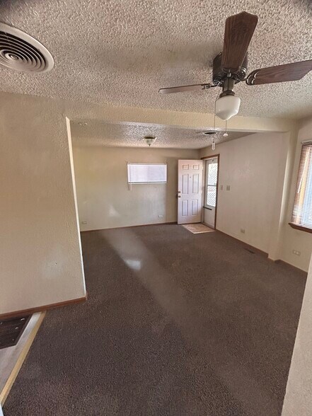 Building Photo - 808 Avocado St
