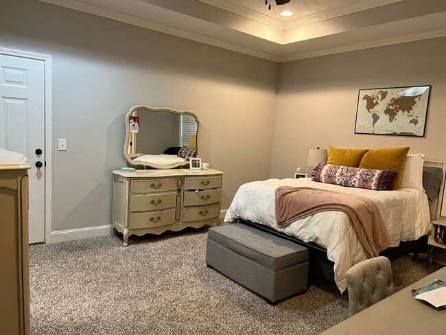 Building Photo - Updated Duplex in Auburn!