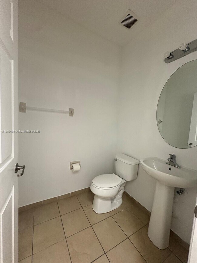 Building Photo - 3383 W 90th St