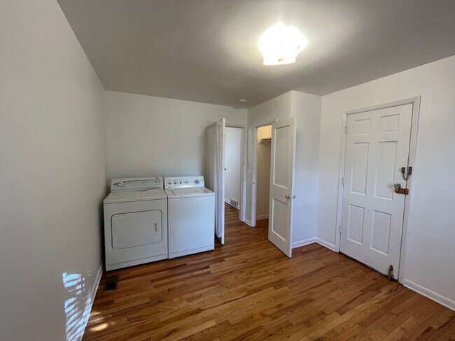 Building Photo - Charming 3 BR/1 BA  Home located In Villa ...