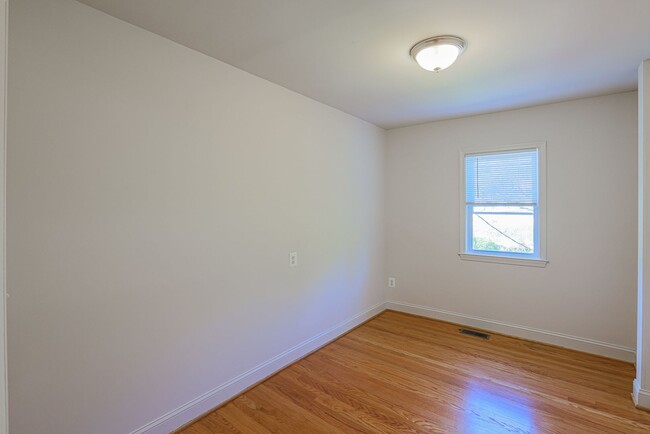 Building Photo - 5662 Kavon Ave