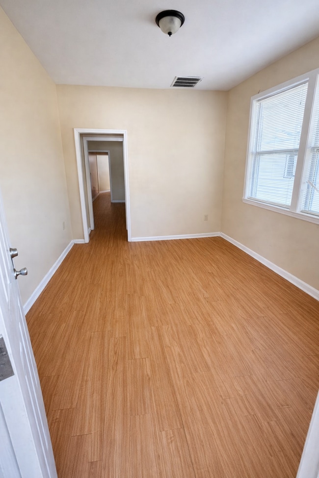 Building Photo - 1589 Jackson Ave