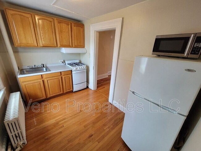 Building Photo - 16 2nd St