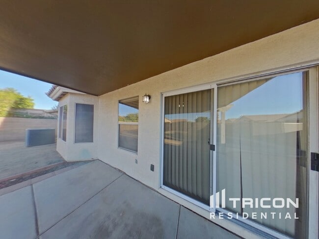 Building Photo - 12209 W Edgemont Ave