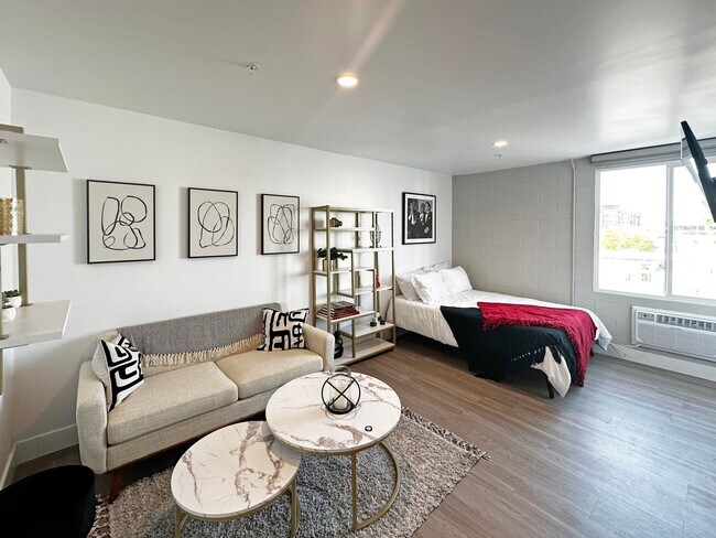 Building Photo - DLUX Lofts