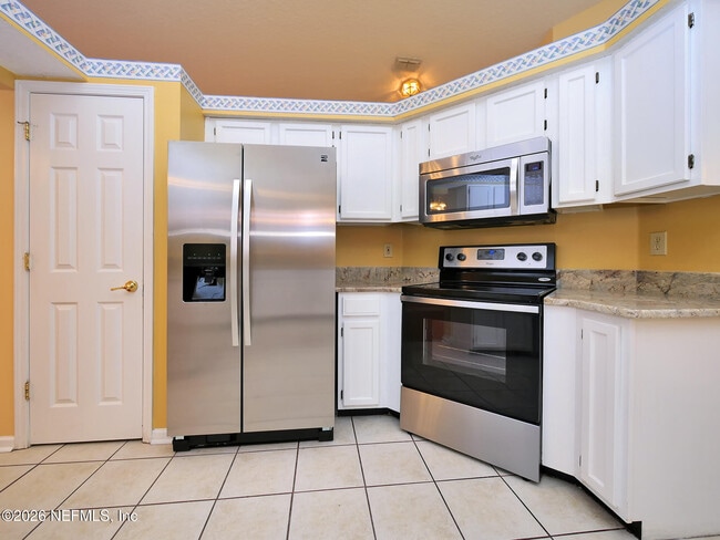 Building Photo - 12252 Lake Fern Dr