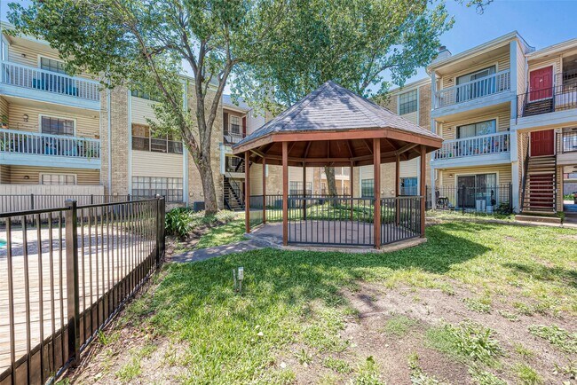 Building Photo - 2750 Holly Hall St