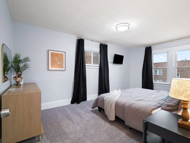 Building Photo - 2010 Chesterland Ave