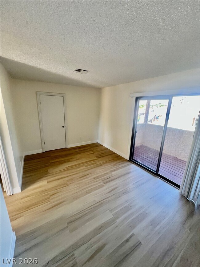 Building Photo - 3939 S Torrey Pines Dr