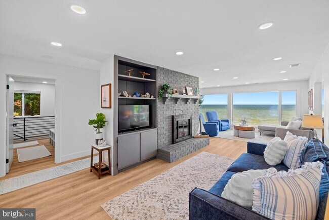 Building Photo - 5510 Beach Dr