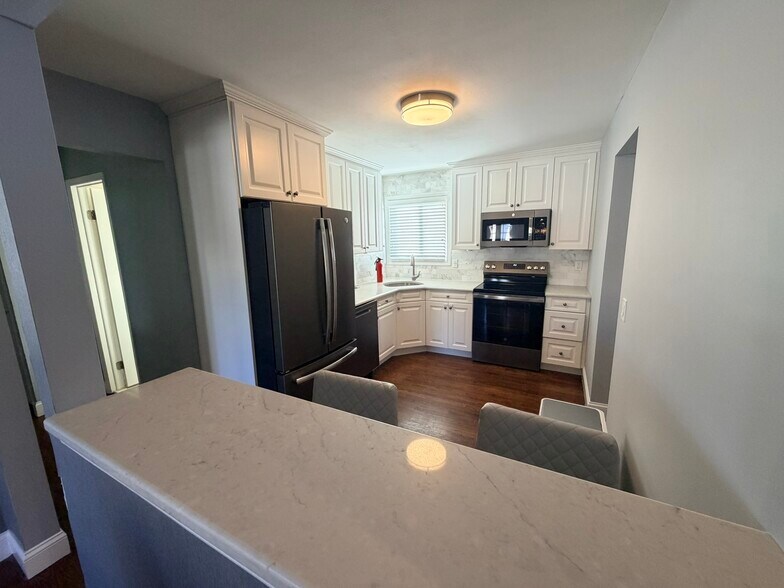 Building Photo - 2002 City Ave