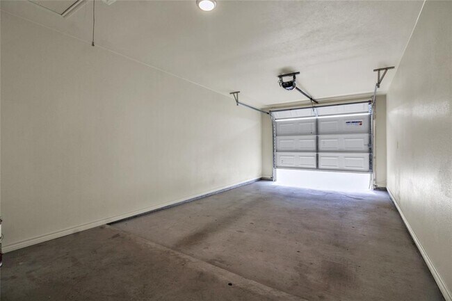 Building Photo - 109 Calvin Smith Ln.