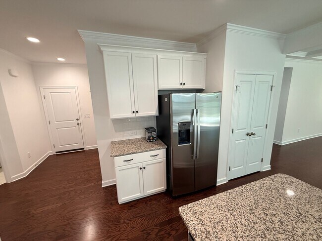 Building Photo - Beautiful New Home in georgous community