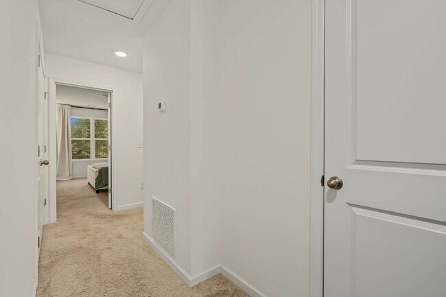 Building Photo - Furnished 3-Bed Townhouse in Durham