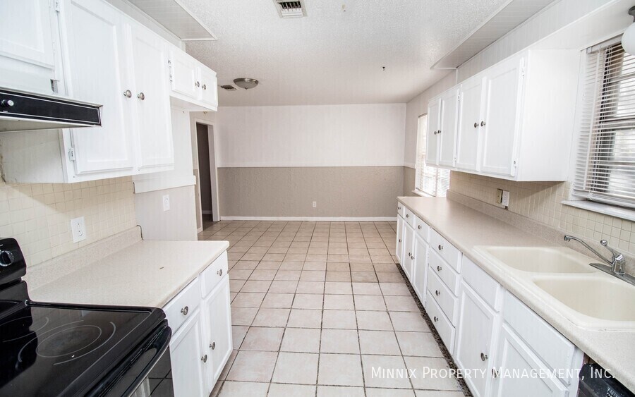 Building Photo - 4825 53rd St