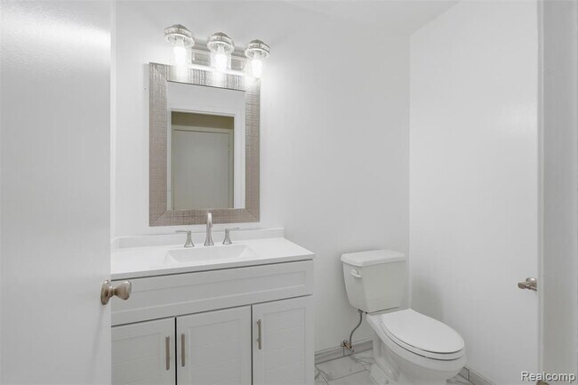 Building Photo - 1880 Welling Dr