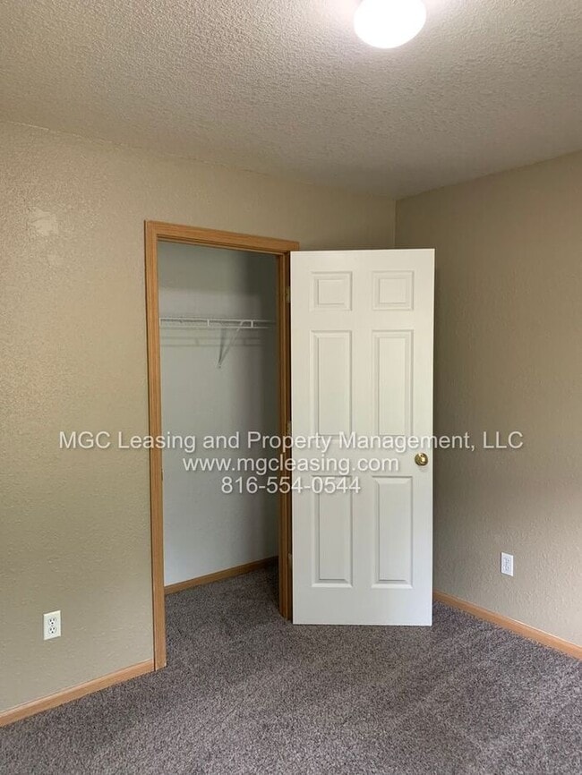 Building Photo - Comfort & Convenience in Grain Valley – Sp...