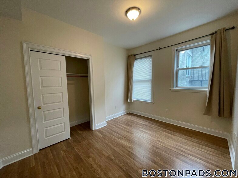 Building Photo - 53 Ashford St