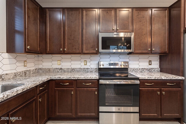 Building Photo - 14341 W Smoketree Dr