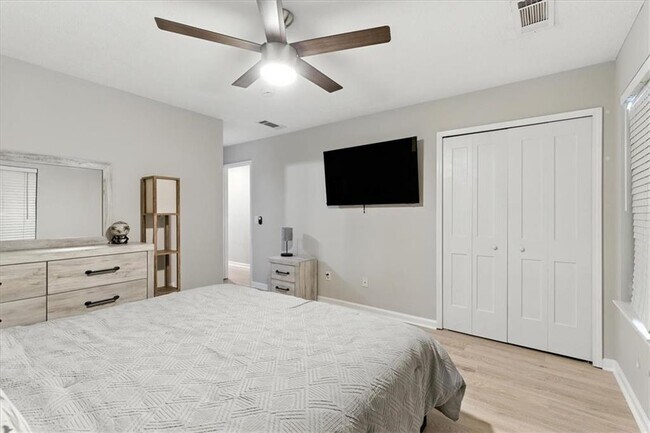 Building Photo - 1524 Springleaf Cir SE