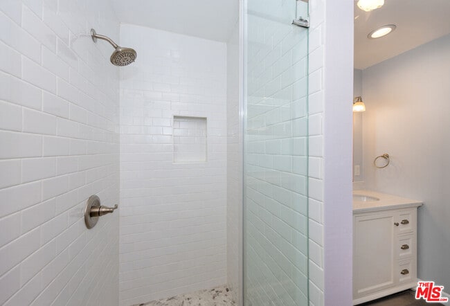 Building Photo - 4503 Vesper Ave