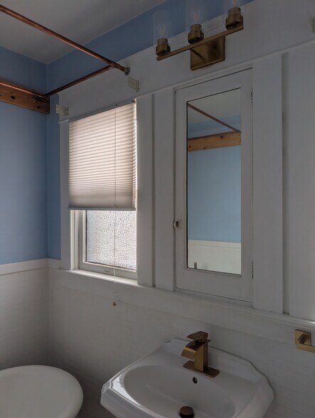 Building Photo - 601 Crescent Ave