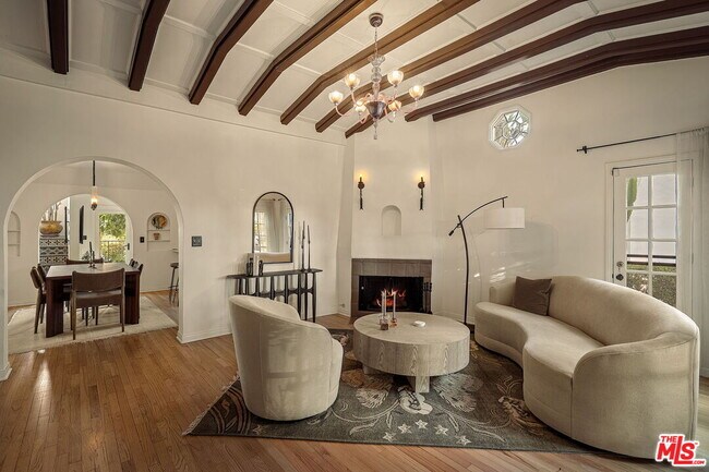 Building Photo - 2223 Cloverfield Blvd