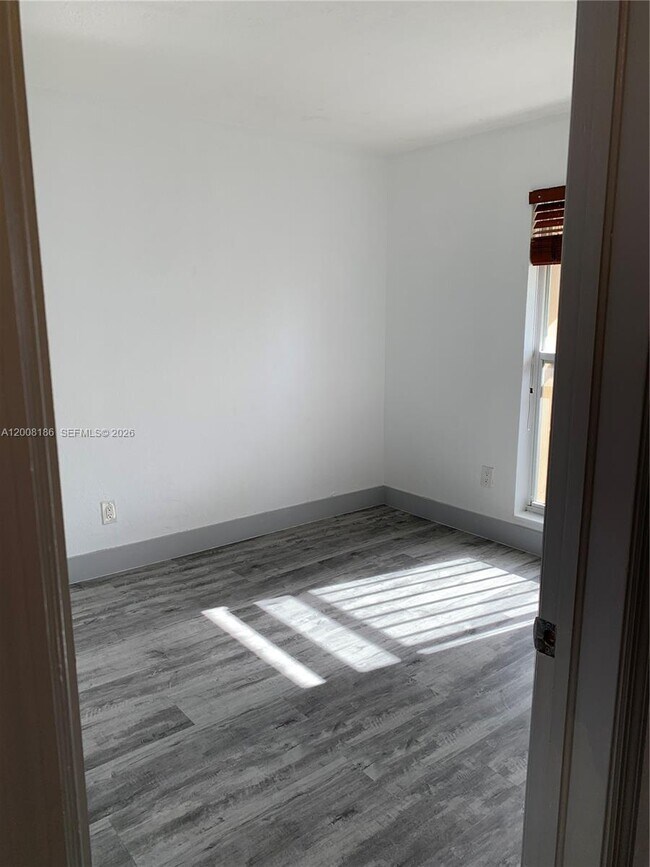 Building Photo - 241 S Royal Poinciana Blvd