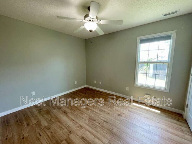 Building Photo - 460 Derby Ln