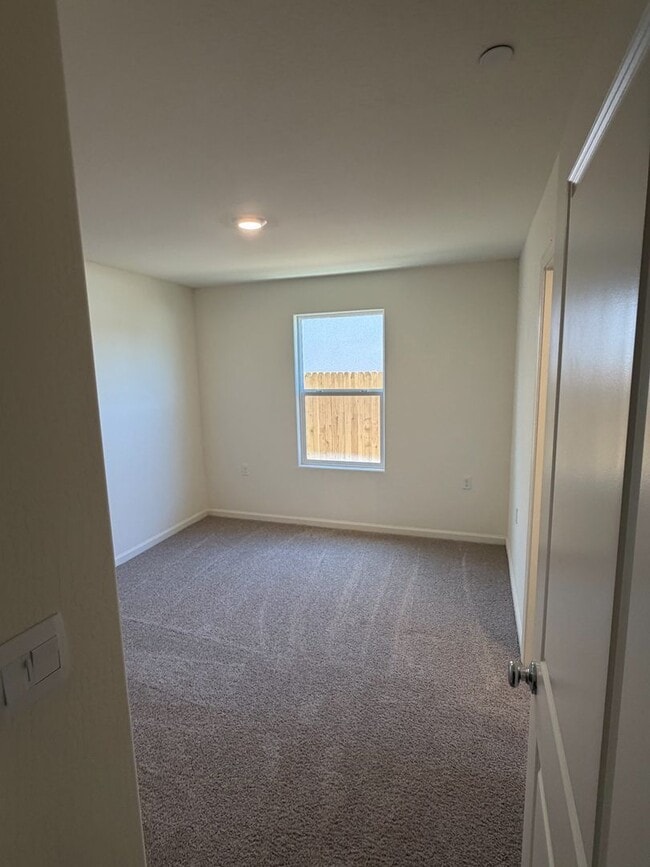 Building Photo - Brand New Turnkey Home