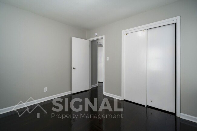 Building Photo - 504 Annie Laura Dr