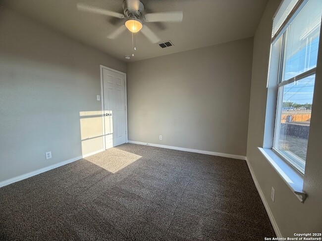 Building Photo - 570 Roadrunner Ave