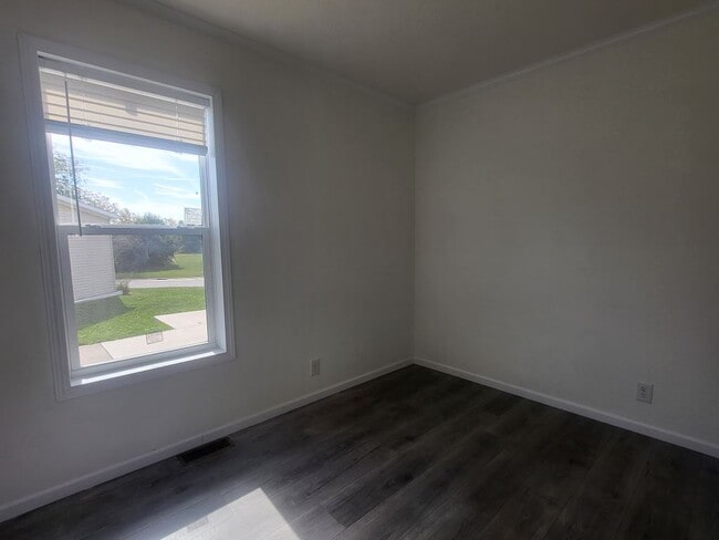 Building Photo - 73 Meadowlark Ln