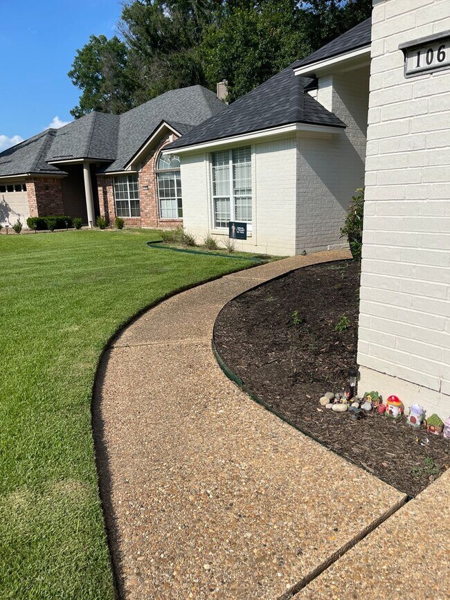 Building Photo - BAY HILLS SUBDIVISION. BENTON SCHOOLS
