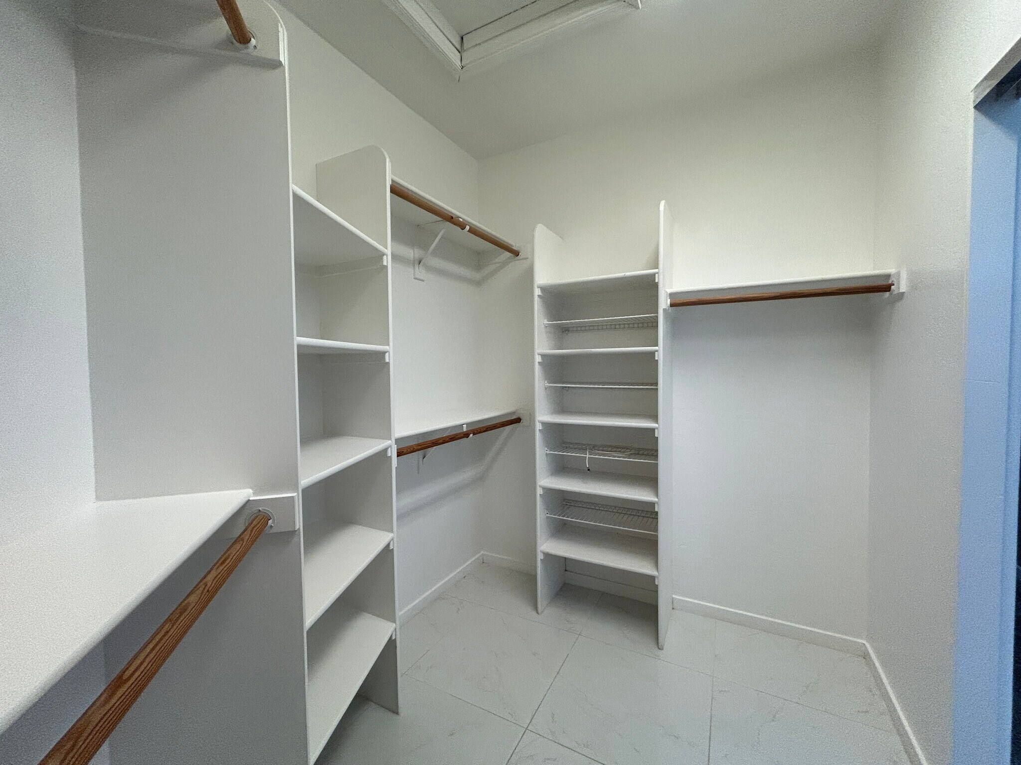 Building Photo - 2041 E Fawn Dr