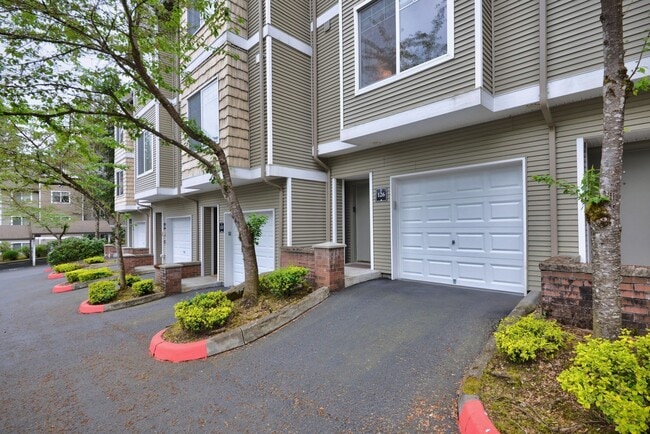 Building Photo - 18501 SE Newport Way