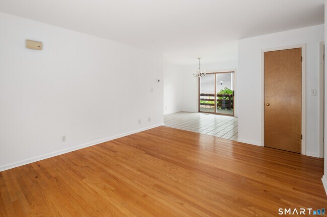 Building Photo - 44 Pleasant St