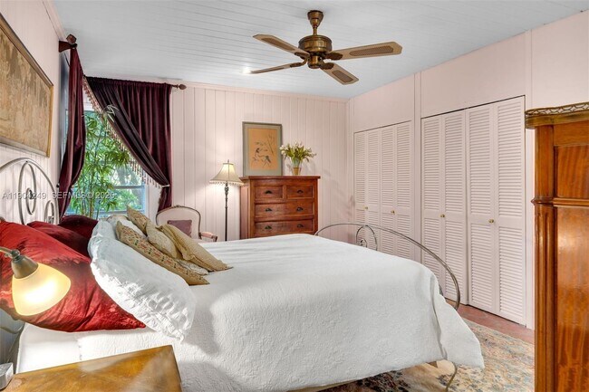 Building Photo - 7975 Biscayne Point Cir