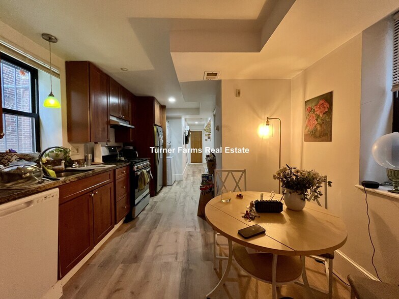 Building Photo - 64 Louis Prang St